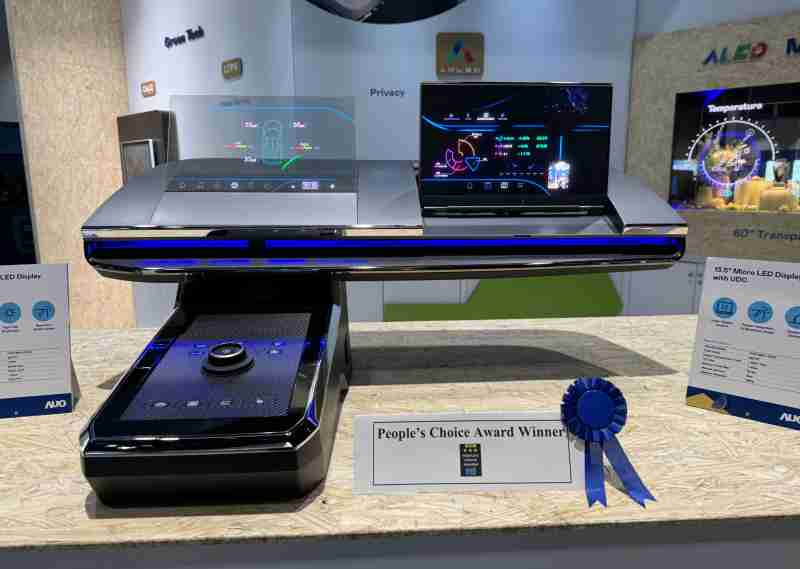 冰球突破车用Micro LED Display HMI解决方案获”最佳车用显示奖”，，，以用户为中心开发，，针对前座驾驶与乘客设计兼具娱乐与安全的高画质屏幕，，，包含车舱前座的Micro LED透明屏幕及全球首款内建镜头的智慧Micro LED显示器