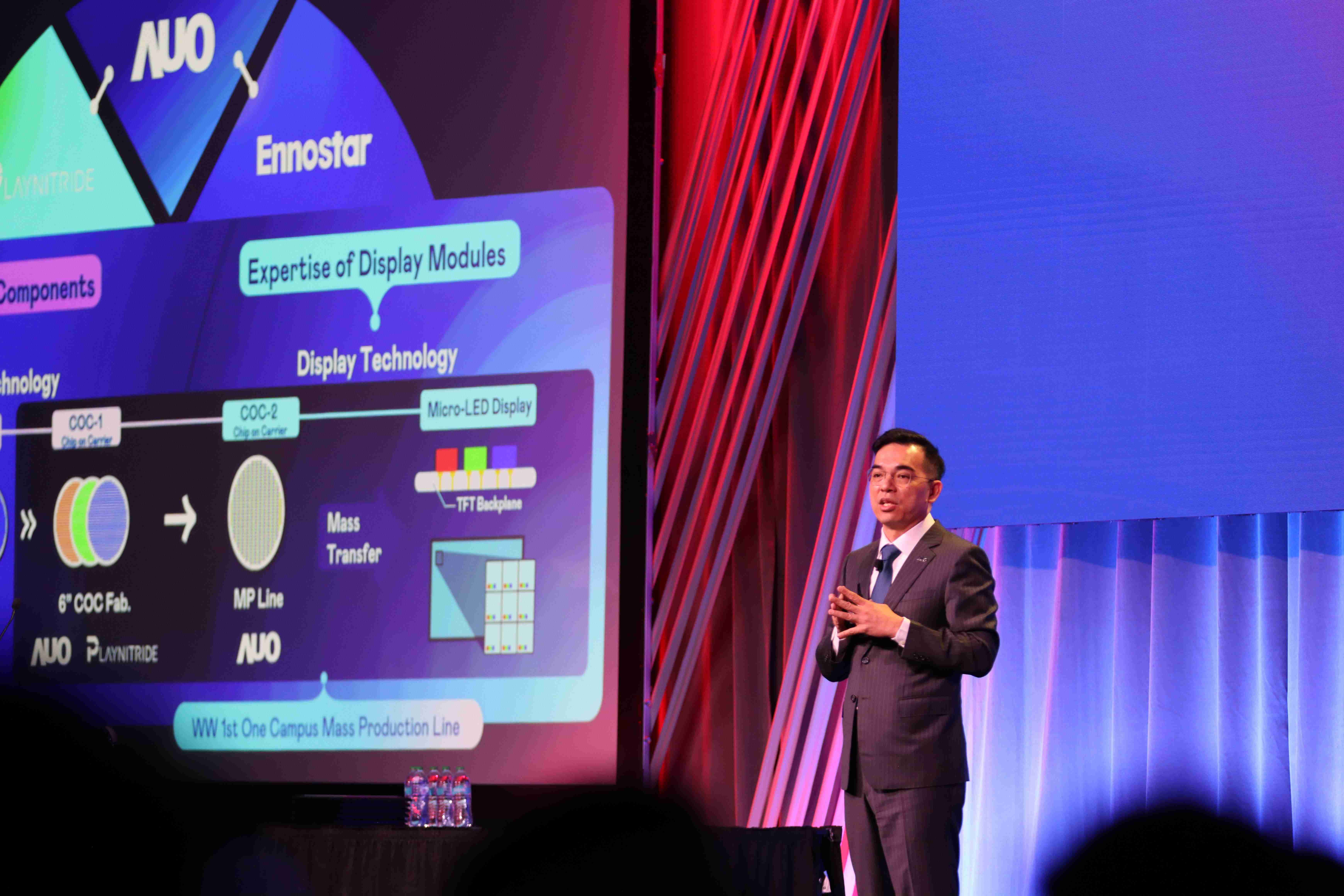 2025 SID显示周登场，，冰球突破光电执行长暨总经理柯富仁博士以〝Redefining Displays: Inspiring New Possibilities〞发表主题演说，，，带领冰球突破以智能显示解决方案先驱，，透过AI赋能，，重塑显示的视觉创新体验
